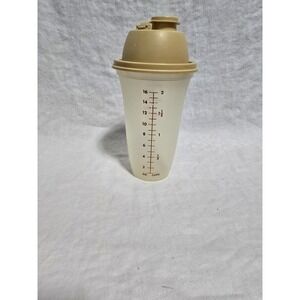 Tupperware Quick Shake 16oz Vintage Mixer Container Tan Lid 500ml 2 Cup 844-11